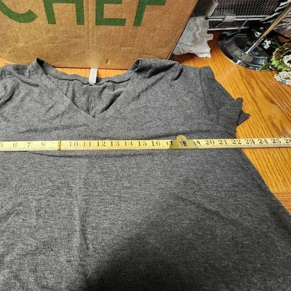 ZENANA PREMIUM CHARCOAL GRAY V-NECK LONG T-SHIRT PLUS SIZE 2X - Picture 9 of 10